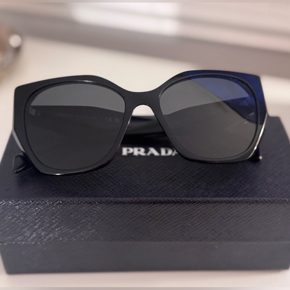 AUTHENTIC!! Prada Women's Black Sunglasses - Picture 1 of 4